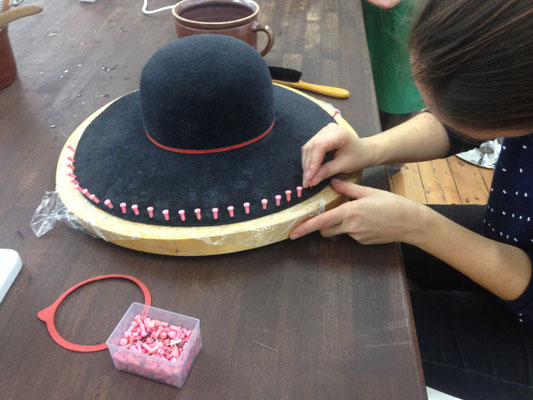 Filzhut / Hüte selbermachen · handgemacht · handgezogen / diy Idee · DIY Ideen / Hutmacher Workshop Hamburg / Hutkurs Hamburg · Schleswig Holstein