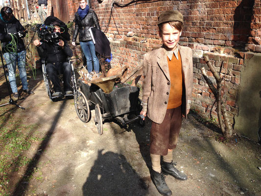 Kostümbild und Styling Anja Kaninck  / Imagefilm · Filmwerbung · Fernsehwerbung · Werbung · commercial / Scholl Glas 50er / Hamburg · Schleswig Holstein · Bargteheide