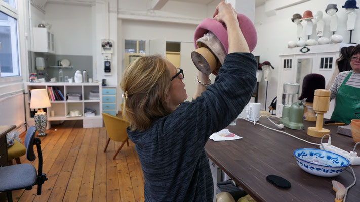 Hut selbermachen · Hutmacher Workshop · Hüte selbermachen ·  DIY · diy Idee · doityourself · handgezogen · millinerycouture / Hamburg · Schleswig-Holstein
