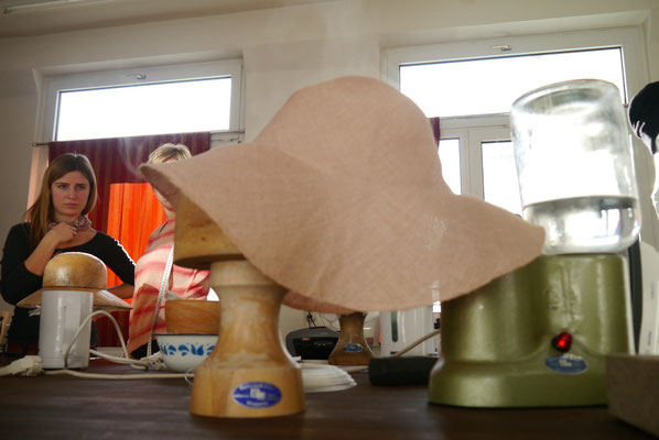 Sommerhut / Hut selbermachen · handgemacht · handgezogen / diy Idee · DIY Ideen / Hutmacher Workshop Hamburg · Schleswig Holstein / Hutkurs Hamburg