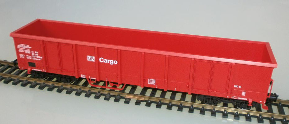 Fleischmann H0 528304 Hochbordwagen, rot, DB Cargo, Seite links