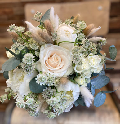 Bouquets de mariée, mix fleurs fraîches et séchées. 