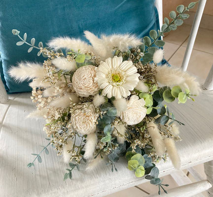 Bouquet "noces de porcelaine", fleurs séchées, stabilisées et feuillages artificiels 