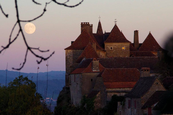 Le village de Loubressac au crépuscule