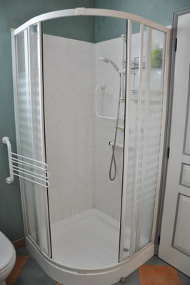 La douche avec les produits de base