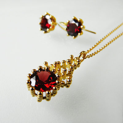Anhänger Gold 750, Granat; Ohrhänger Gold 750, Granaten