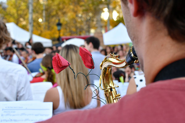 Orchestre debout, Place de la République