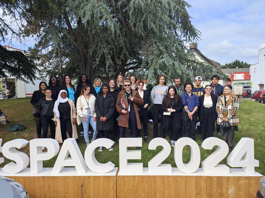 Hôtes et hôtesses d'accueil au salon SPACE Rennes 2024