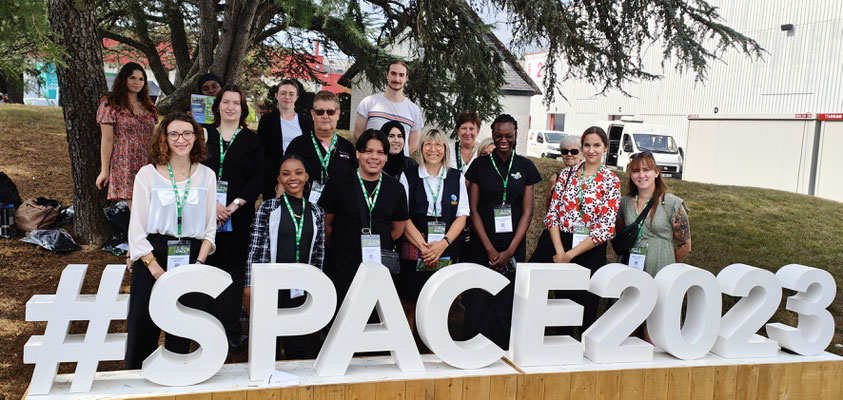 Équipe d'hôtes et hôtesses au SPACE 2023