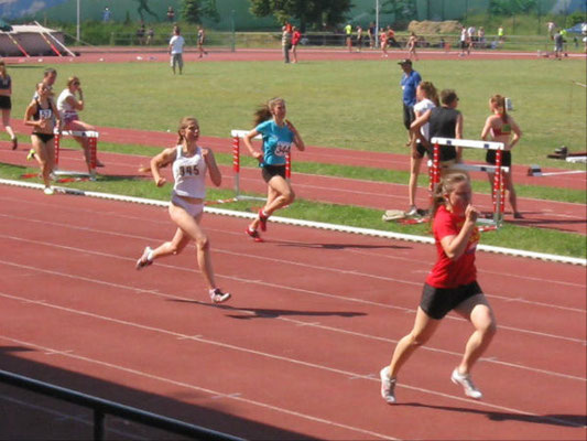 Sabina Słowiak finisz 200m.