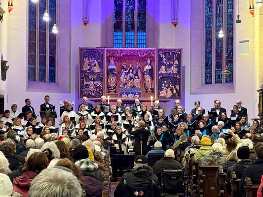Der Philharmonische Chor Weimar und der Erfurter Steigerwald Chor beim gemeinsamen Adventskonzert 2025