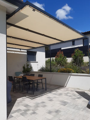 Pergola avec toile