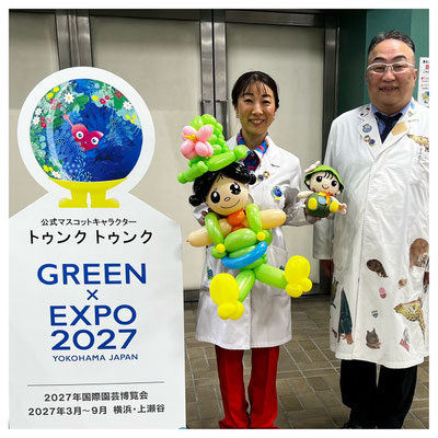 バルーンアートで作った港北区ミズキーの風船と一緒に