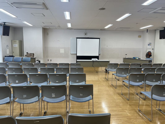 会場