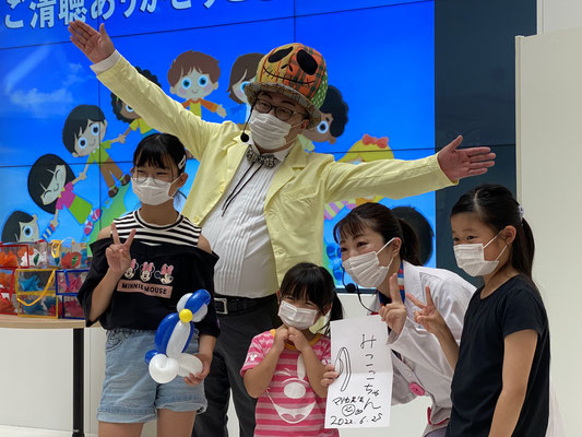 講演終了後はみんなで楽しく写真撮影