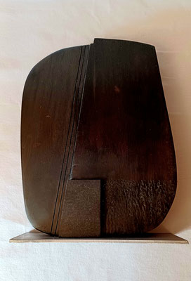 "Etreinte", 30x40x6, 2024, bois d'abachi et granit noir