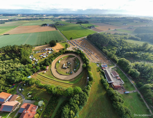 Drohnenaufnahme der Stock-Car Rennstrecke in Aldersbach