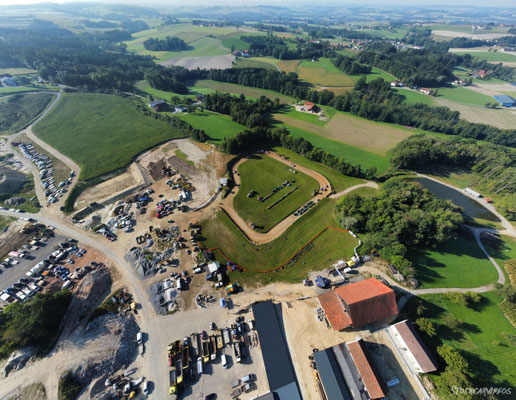 Drohnenaufnahme der Stock-Car Rennstrecke in Lambrechten