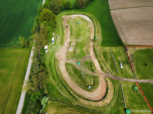 Drohnenaufnahme der Stock-Car Rennstrecke in Rossbach