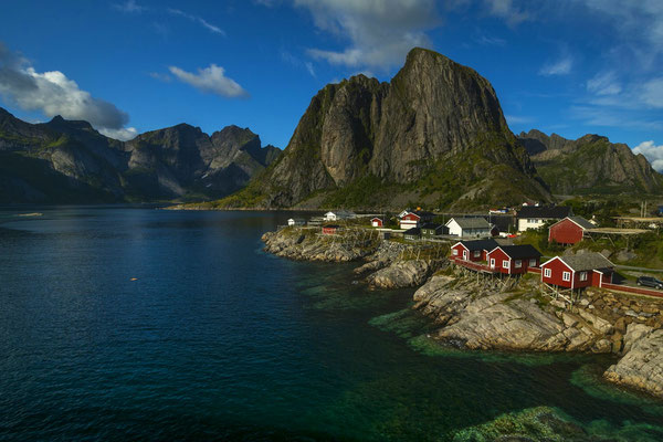 Hamnøy mit den typischen Rorbu.