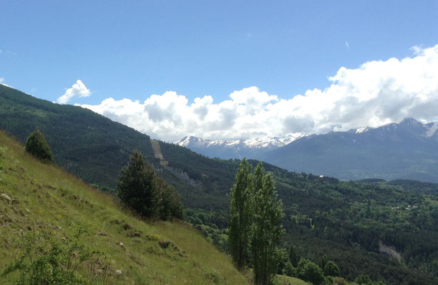 L'emprise d'une des 2 lignes (il y en aura 2!) vue de Réallon, en bordure du Parc des Ecrins.