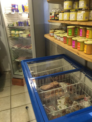 Fleisch- und Milchprodukte aus der Kühltruhe