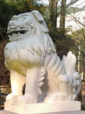 與止日女神社の狛犬阿形の写真