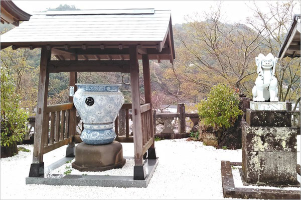 陶山神社磁器製大水瓶の写真