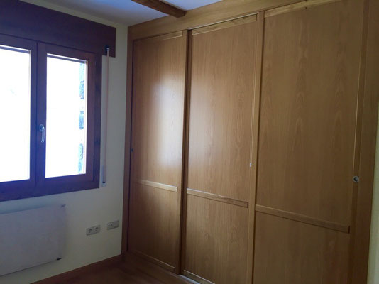 Schlafzimmer mit Einbauschrank