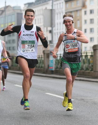 Ein paar Kilometer läuft Martin gemeinsam mit Mario Bauernfeind (der Staffel läuft).