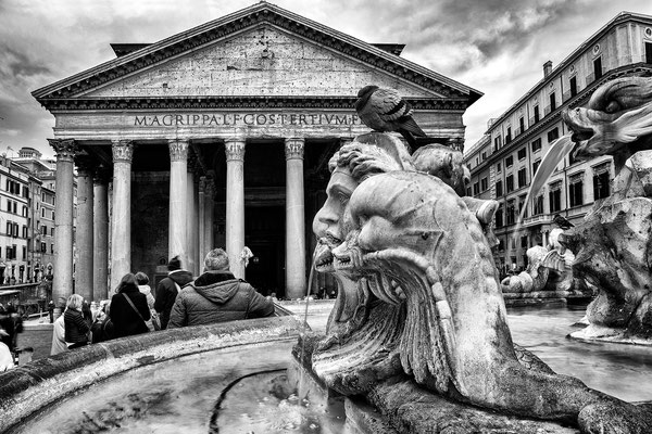 Davanti al Pantheon