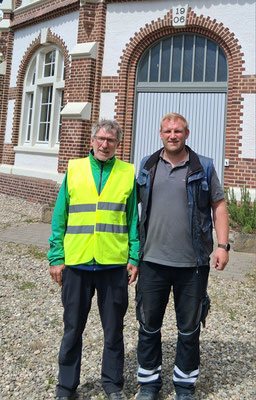 Theo Sander und Fabian Kuberski, Leiter des Wasserwerks 