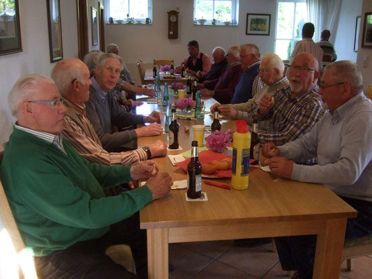 ... und die Würstchen schmeckten herrlich, den Männern ...