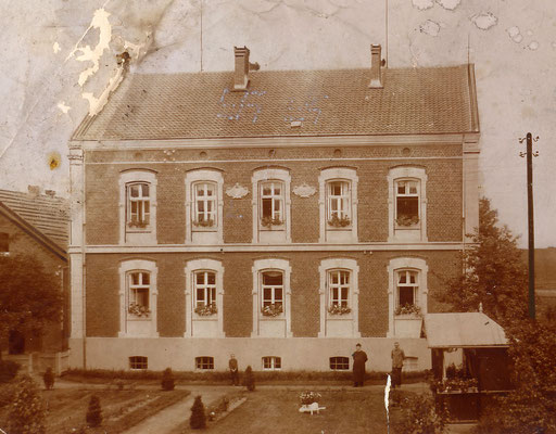 Das Olfener Krankenhaus St. Marien wurde in den Jahren 1892 - 1894 erbaut. Bis 1972 diente es als Krankenhaus.