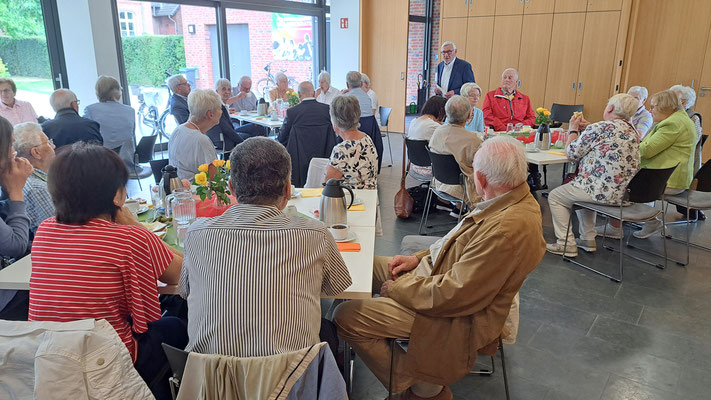 Café Schwarzbrot nach dem Gottesdienst im Haus Katharina
