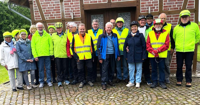 Gruppenfoto vor dem Heimathaus in Olfen