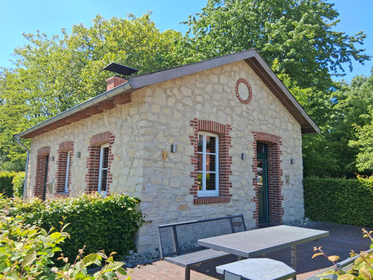 Das Backhaus neben dem Bahnhofsgebäude  
