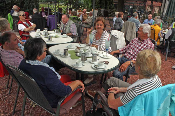 Kaffeepause im Restaurant 'Zu den drei Linden'