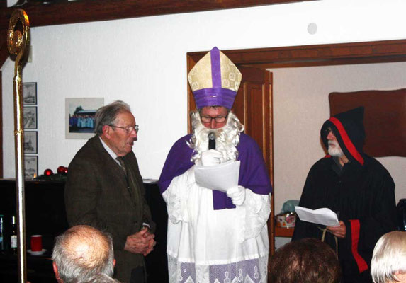 Der Nikolaus fand für die Mitglieder lobende Worte - Foto: Theo Sander