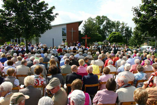 Ca. 400 Besucher feierten den Ökumenischen Gottesdienst