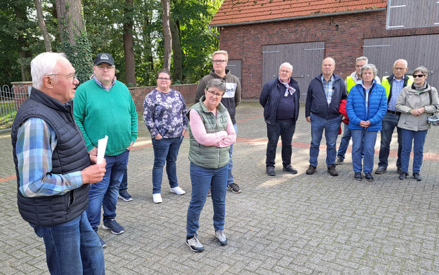 Auf dem Bio-Hof Mehring erzählt Albert Mehring aus der Vergangenheit des Hofes