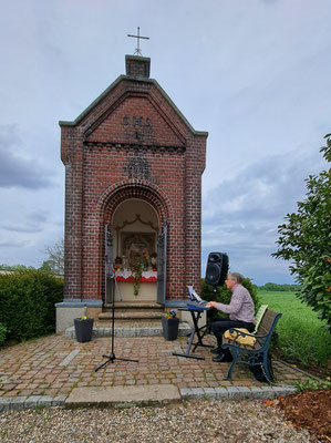 Kirchenmusiker Thomas Hessel an der Orgel