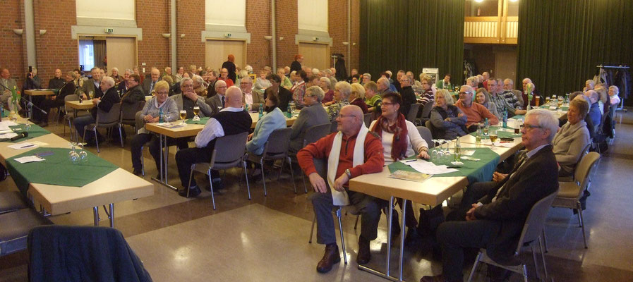 Die Mitglieder waren von den Zauberkünsten begeistert - Foto: HPD