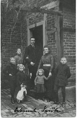 1914 - Bernhard Holtmann (1873 - 1947), 1. Ehefrau Bertha, geb. Voigt (1873 - 1916), 1900 geheiratet, die Kinder Maria (1901), Josef (1902), Bernhard (1905), Agnes (1909), Elisabeth (1911)