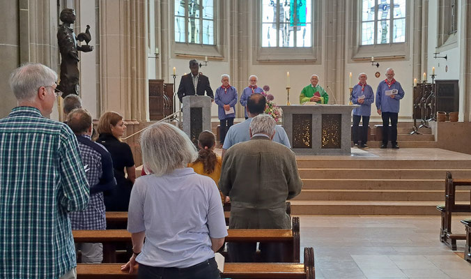 Gottesdienst zelebriet von Pfr. Ludger Bügener mit Messdienern vom Heimatverein