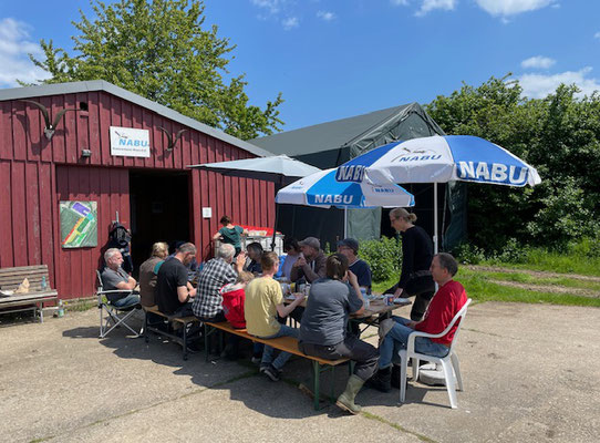 Gemeinsames Frühstück nach getaner Arbeit