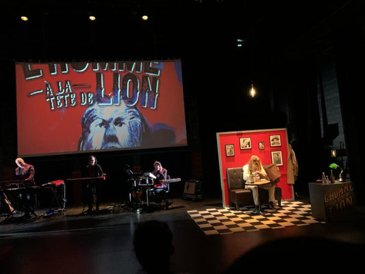 Photo de la scénographie du BD Concert: L'Homme à la tête de lion.