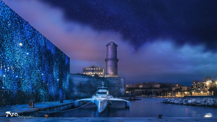Photographie en longue exposition de nuit du Mucem  à Marseille - Enzo Fotographia - Enzo Photographie