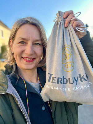 Christina Dehn mit Brötchen von Terbeyken