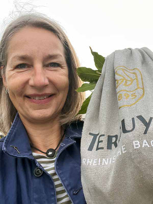 Christina Dehn mit Brötchen von Terbeyken